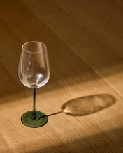 Load image into Gallery viewer, Irides clear wine glass with blue detail, 43 cl - image 3