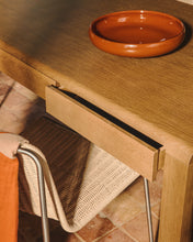 Load image into Gallery viewer, Arelida table in oak veneer and solid oak wood with light brown finish 220 x 100 cm FSC Mix Credit - image 5
