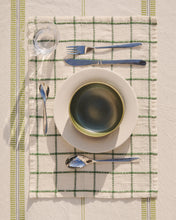 Load image into Gallery viewer, Adesta set of 2 individual placemats in 100% cotton ecru with green checks 35 x 50 cm - image 2