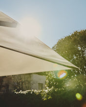 Load image into Gallery viewer, Noli beige cantilever parasol with taupe aluminium structure 300 x 420cm - image 16