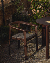 Load image into Gallery viewer, Erice set of 4 stackable chairs in aluminium and rope cord and a table in brown aluminium and tempered glass Ø120cm - image 3