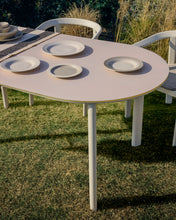 Load image into Gallery viewer, Erice oval table in aluminium and ecru tempered glass 230 x 100 cm - image 3