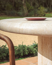 Load image into Gallery viewer, Drasi round concrete table with travertine-effect finish Ø122cm - image 3