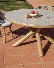 Load image into Gallery viewer, Mirtia outdoor table in wood-effect aluminium and ecru sintered stone Ø 148cm - image 3