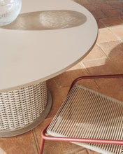 Load image into Gallery viewer, Sedalis taupe outdoor table in aluminium and rope cord Ø120cm - image 3