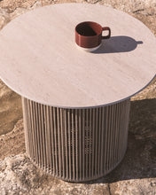 Load image into Gallery viewer, Orosei outdoor side table in sintered stone, aluminium and ecru rope Ø 55 cm - image 3