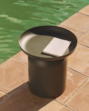 Load image into Gallery viewer, Arcola side table in green aluminium Ø45cm - image 2