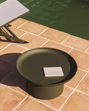 Load image into Gallery viewer, Arcola coffee table in green aluminium Ø70cm - image 2