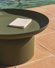 Load image into Gallery viewer, Arcola coffee table in green aluminium Ø70cm - image 3