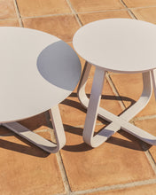 Load image into Gallery viewer, Tamaris ecru aluminium outdoor side table Ø48cm - image 2