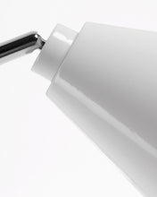 Load image into Gallery viewer, Tipir table lamp in steel with white finish UK adapter - image 4