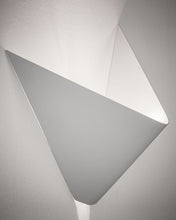 Load image into Gallery viewer, Ginebra wall lamp in white - image 4