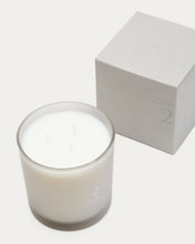 Load image into Gallery viewer, 400g Sweet Vanilla scented candle - image 4