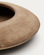 Load image into Gallery viewer, Rivor terracotta planter with natural finish Ø 50cm - image 7