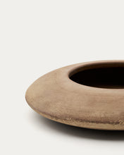 Load image into Gallery viewer, Rivor terracotta planter with natural finish Ø 65cm - image 4