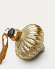 Load image into Gallery viewer, Raj set of 2 hanging ornaments made of gold recycled glass, 10 cm - image 3