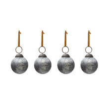 Load image into Gallery viewer, Blama set of 4 Christmas baubles made of silver recycled glass, Ø 6 cm