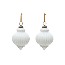 Load image into Gallery viewer, Irlo set of 2 Christmas baubles made of white recycled glass, Ø 10 cm