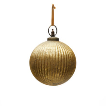 Load image into Gallery viewer, Elur Christmas bauble made of gold recycled glass, Ø 15 cm