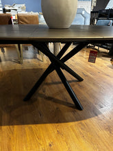 Load image into Gallery viewer, Round Extendable Dining Table