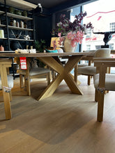 Load image into Gallery viewer, Oak Dining Table