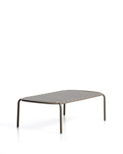 Load image into Gallery viewer, Joncols outdoor coffee table in aluminium with taupe painted finish Ø 113 x 65cm - image 2