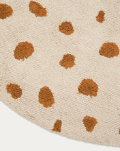 Load image into Gallery viewer, Tandani beige cotton round rug with orange cheetah design Ø 100cm - image 3