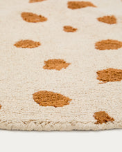 Load image into Gallery viewer, Tandani beige cotton round rug with orange cheetah design Ø 100cm - image 4