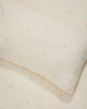 Load image into Gallery viewer, Dorani duvet cover and pillow case set in double-gauze cotton with embroidery detail for 70cm bed - image 3