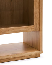 Load image into Gallery viewer, Alguema display cabinet in oak wood veneer with natural finish, 100 x 185 cm - image 9