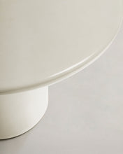Load image into Gallery viewer, Albanella coffee table in cement with glossy white finish Ø110cm - image 7