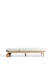 Load image into Gallery viewer, Alipa sun lounger in FSC 100% solid acacia wood and ecru rope cord - image 2