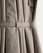 Load image into Gallery viewer, Noli beige cantilever parasol with taupe aluminium structure 300 x 420cm - image 23