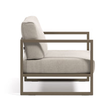 Load image into Gallery viewer, Comova 100% outdoor armchair in light grey and green aluminium - image 3