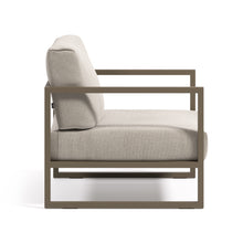 Load image into Gallery viewer, Comova 100% outdoor armchair in light grey and green aluminium - image 4