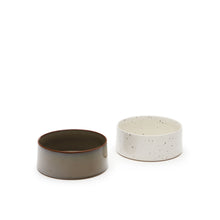 Load image into Gallery viewer, Dumbi set of 2 pet food and water bowls in white and brown Ø 14 cm