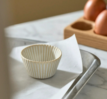 Load image into Gallery viewer, Bramley Ceramic White Cupcake Case