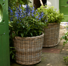 Load image into Gallery viewer, Tetbury Wicker Garden Planter
