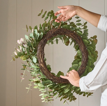 Load image into Gallery viewer, Eucalyptus Wreath, Light Russet
