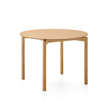 Load image into Gallery viewer, Indara round table in ash veneer with natural finish Ø110 cm