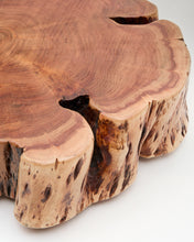 Load image into Gallery viewer, Tavine coffee table in solid acacia wood with bleached finish with wheels Ø85cm - image 5