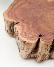 Load image into Gallery viewer, Tavine coffee table in solid acacia wood with bleached finish with wheels Ø85cm - image 6