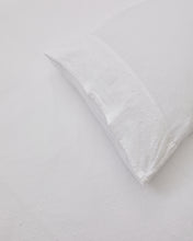 Load image into Gallery viewer, Atenie white duvet cover and pillowcase set, 100% cotton percale, plumeti detail, 90 cm bed - image 4