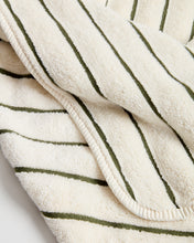 Load image into Gallery viewer, Dorane 100% cotton towel with green stripes 50 x 90cm - image 6