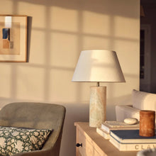 Load image into Gallery viewer, Delphi Onyx Lamp